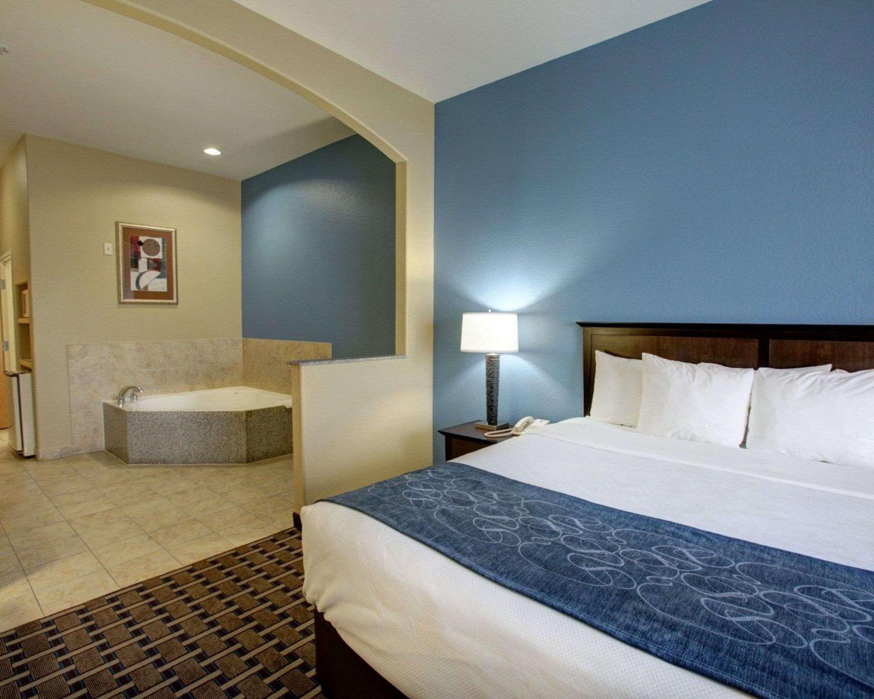 Comfort Suites Georgetown Exterior photo